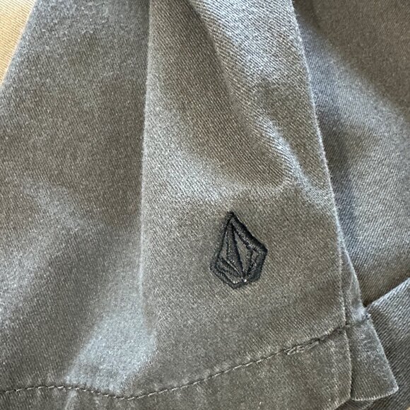 Volcom men’s size 36 cotton blend gray chino flat front shorts - Picture 3 of 8